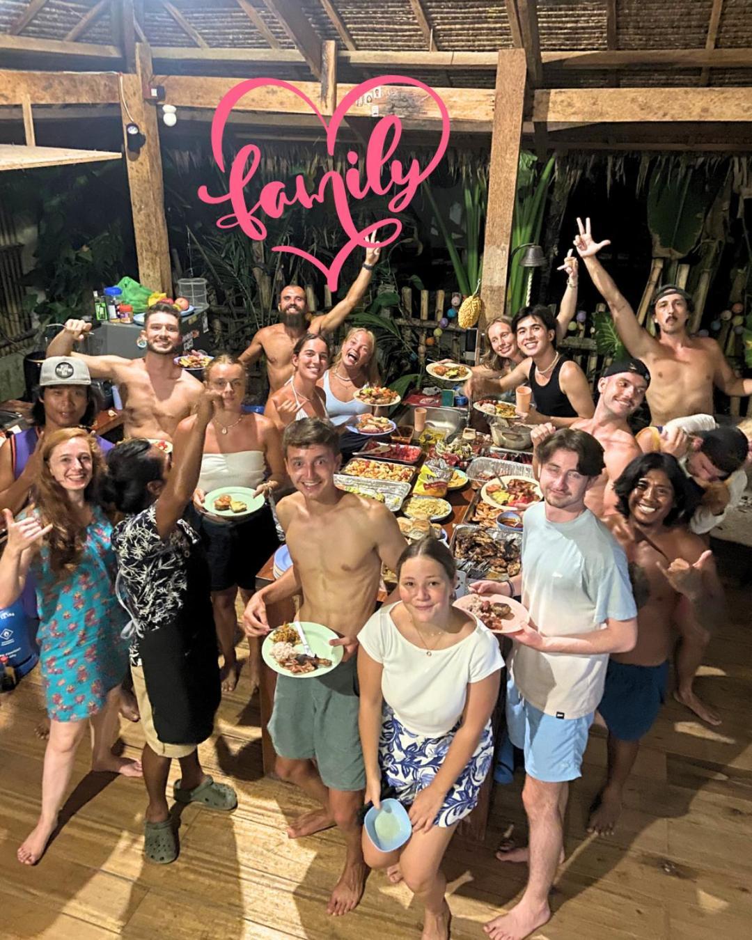 Three Little Birds Surf Hostel ゼネラル・ルナ エクステリア 写真